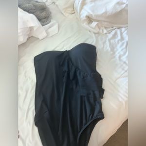 Strapless, side strap one piece